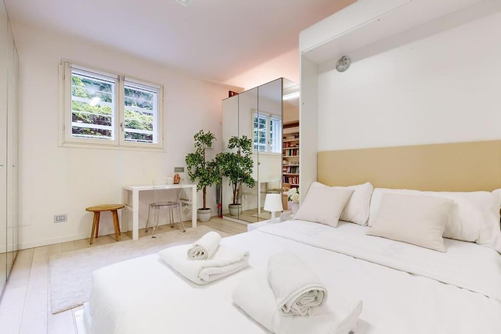 Mirrors House Chic In The City Center Appartement Milaan